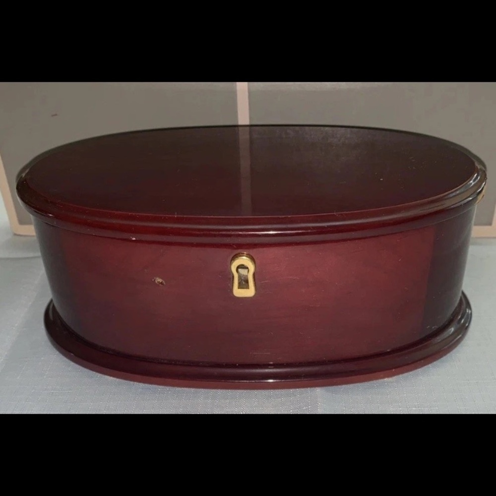 🌺 NEW Oval Cherry Wood Jewelry Box NWOT